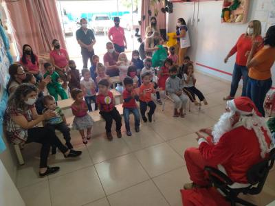 Núcleo Feminino Coprossel e CEMEI Sementinha do Saber levam alegria no Natal das Crianças da Escola